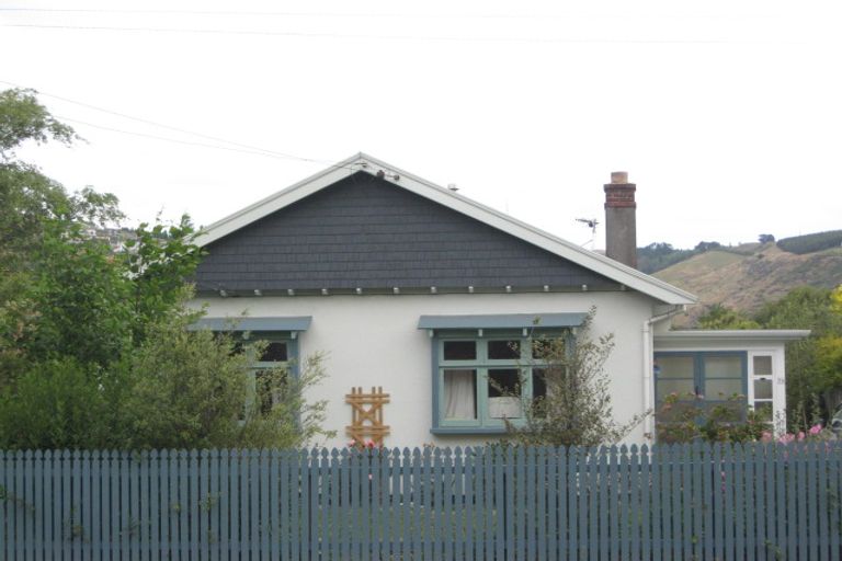 Photo of property in 76 Sandwich Road, Beckenham, Christchurch, 8023