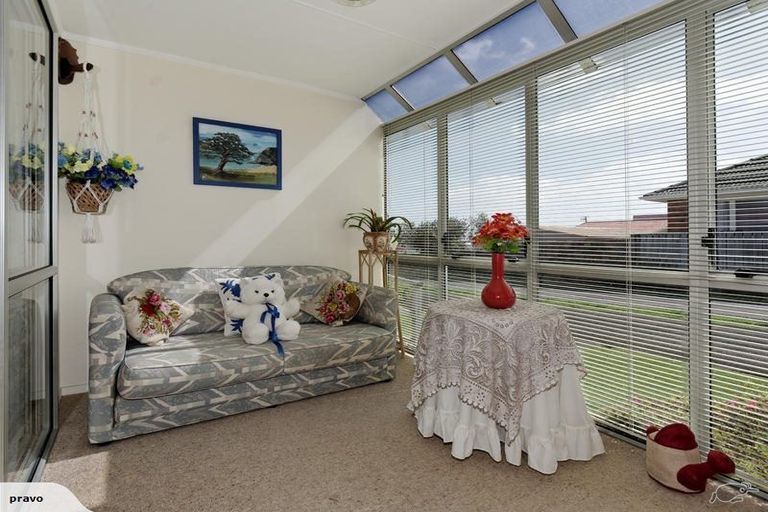 Photo of property in 1/25 West Coast Road, Glen Eden, Auckland, 0602
