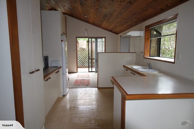 Photo of property in 2/11 Firle Place, Green Bay, Auckland, 0604