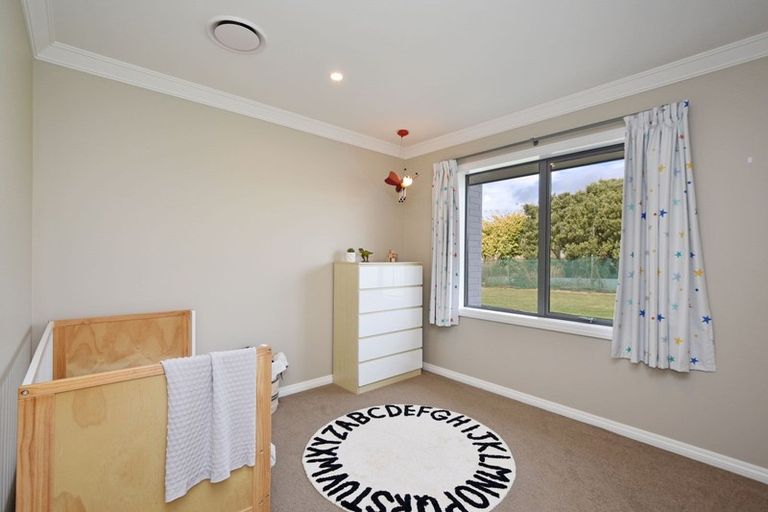 Photo of property in 15 Court Of Ascot, Seaward Bush, Invercargill, 9812