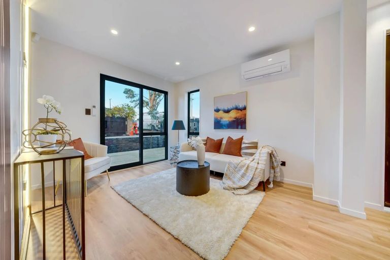 Photo of property in 511a Massey Road, Mangere, Auckland, 2022