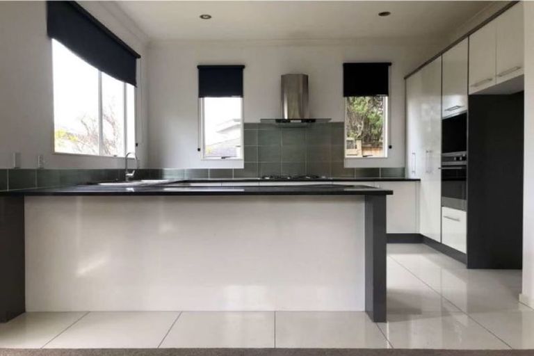 Photo of property in 23 Gibbston Crescent, Flat Bush, Auckland, 2016