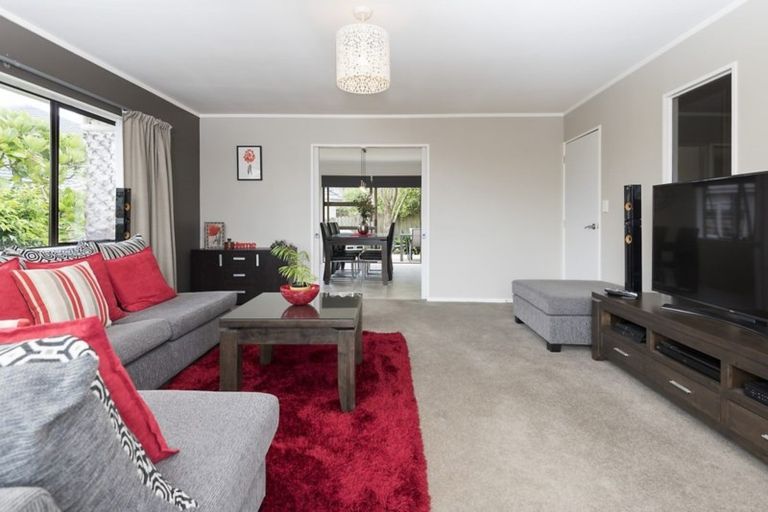 Photo of property in 2/98 Gosford Drive, Botany Downs, Auckland, 2010