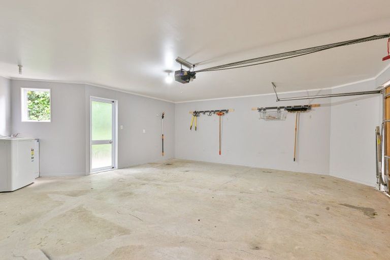 Photo of property in 5 Erskine Close, Island Bay, Wellington, 6023