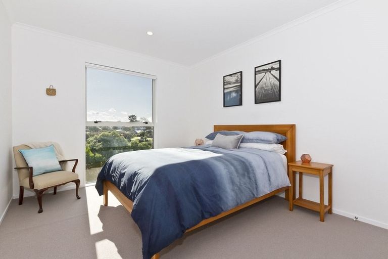 Photo of property in 3 Couldrey Crescent, Red Beach, 0932