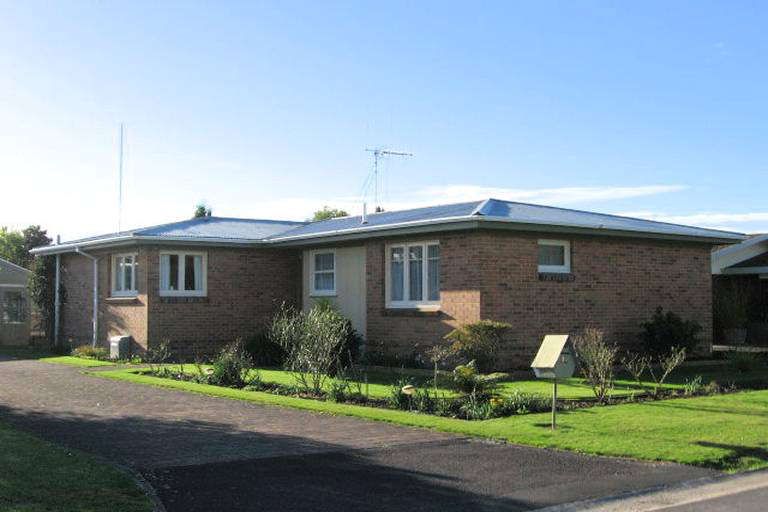 Photo of property in 32 Sandwich Road, St Andrews, Hamilton, 3200