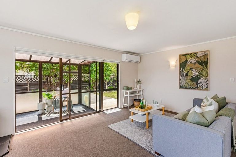 Photo of property in 27 Oriwa Street, Waikanae, 5036