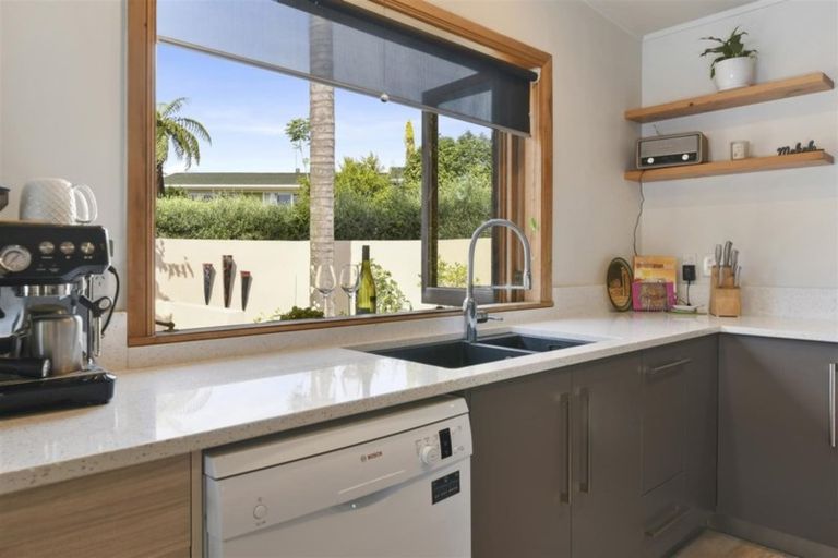 Photo of property in 7 Naera Place, Kawaha Point, Rotorua, 3010