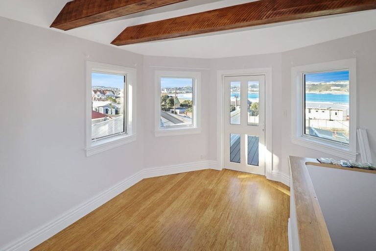 Photo of property in 242 Sutherland Road, Lyall Bay, Wellington, 6022