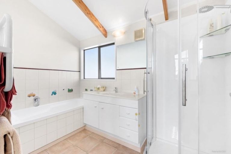 Photo of property in 4a Devon Road, Bucklands Beach, Auckland, 2012