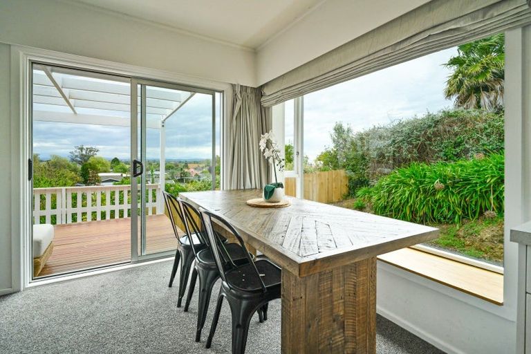 Photo of property in 11 Busby Hill, Havelock North, 4130