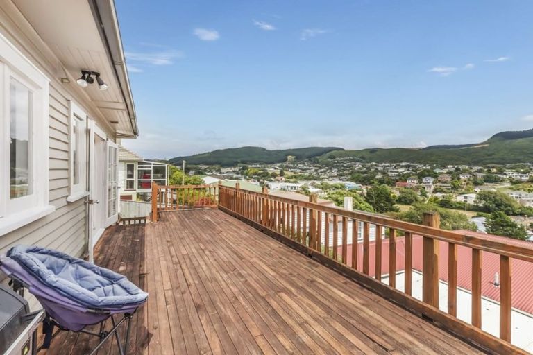 Photo of property in 21 Tawa Terrace, Tawa, Wellington, 5028