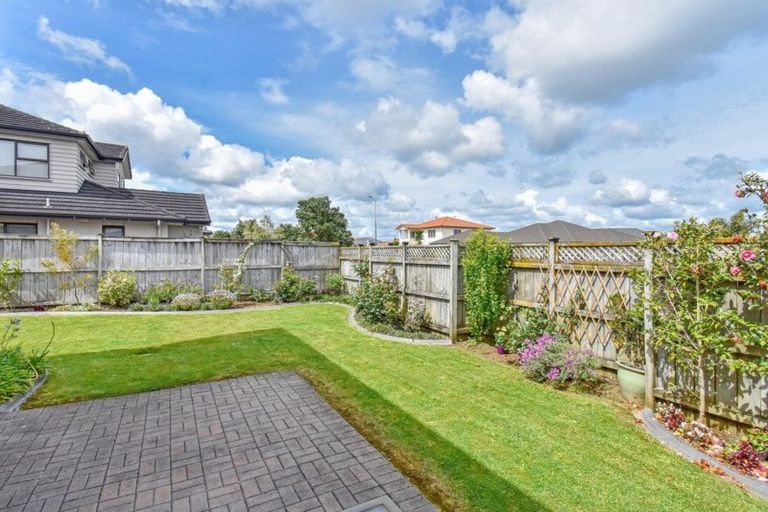 Photo of property in 21 Stranraer Crescent, Wattle Downs, Auckland, 2103