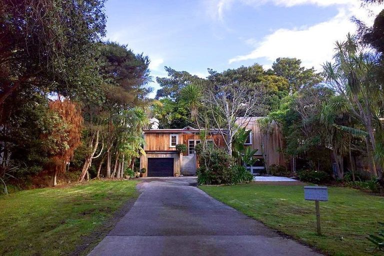 Photo of property in 34 Sandown Road, Rothesay Bay, Auckland, 0630