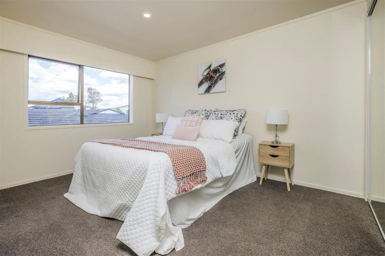 Photo of property in 1/53 Butley Drive, Farm Cove, Auckland, 2012