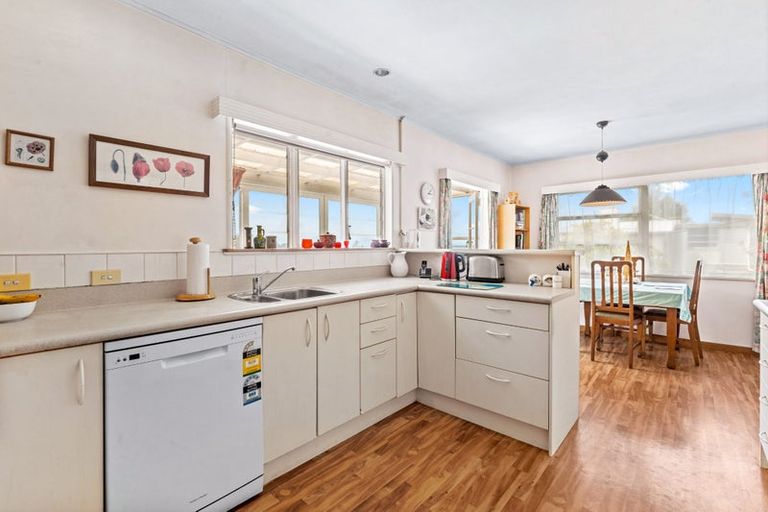 Photo of property in 12 Aberdeen Road, Campbells Bay, Auckland, 0620