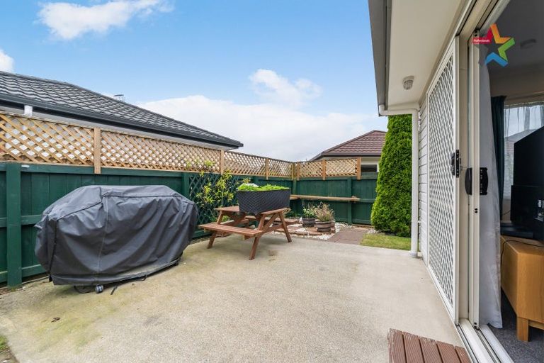 Photo of property in 32 Woodland Mews, Wainuiomata, Lower Hutt, 5014