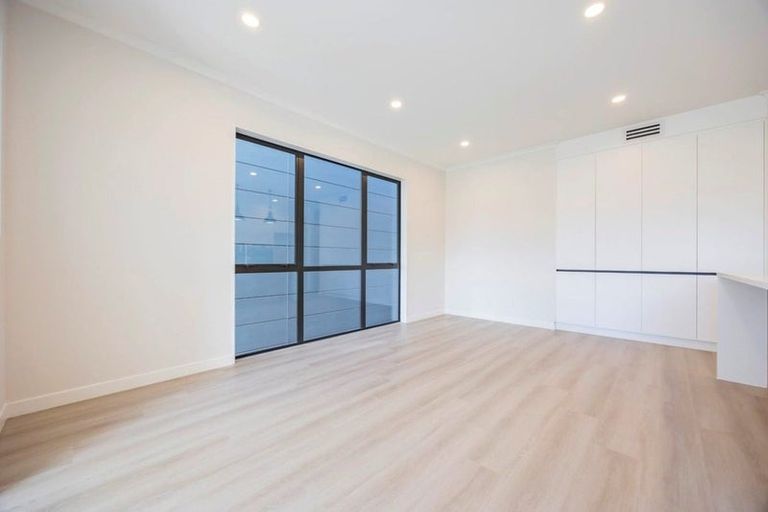 Photo of property in 7 Kikorangi Drive, Wainui, 0992