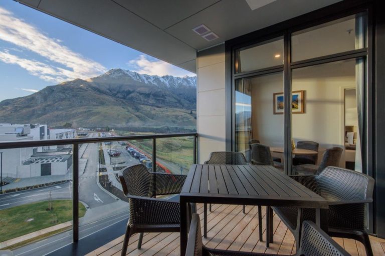 Photo of property in Wyndham Gardens Apartments, 30 Red Oaks Drive, Frankton, Queenstown, 9300
