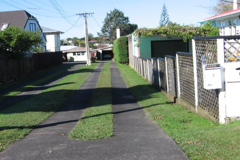 Photo of property in 7 Coniston Avenue, Te Atatu South, Auckland, 0610