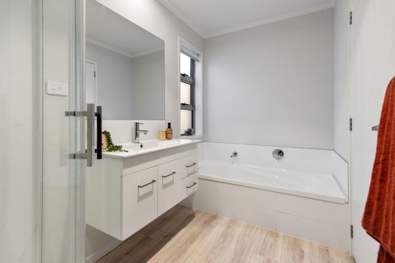 Photo of property in 3 Foley Grove, Pyes Pa, Tauranga, 3110