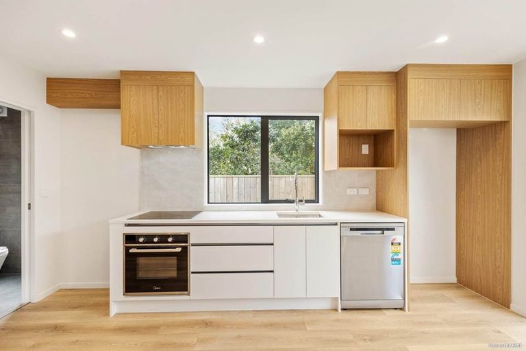 Photo of property in 8/88 Te Atatu Road, Te Atatu South, Auckland, 0610