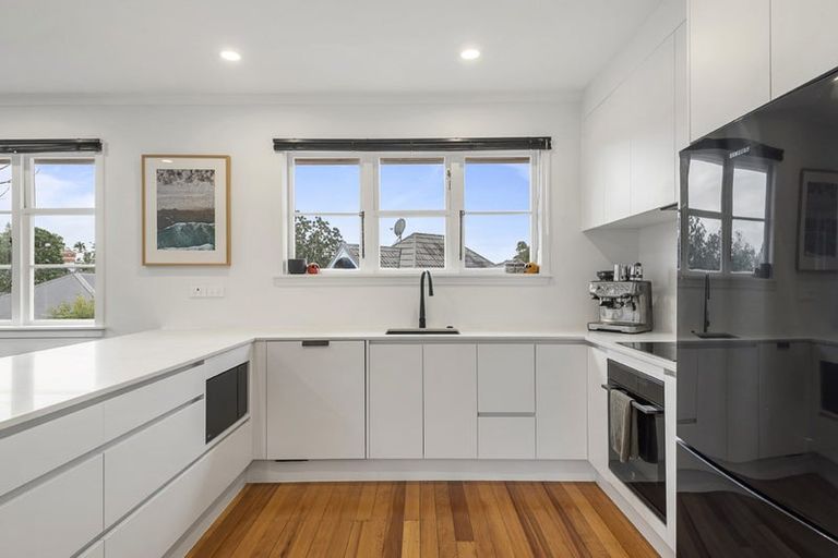 Photo of property in 1/15 Rodney Road, Northcote Point, Auckland, 0627