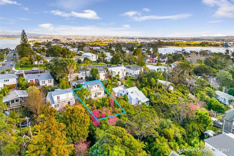 Photo of property in 1/51 Aeroview Drive, Beach Haven, Auckland, 0626