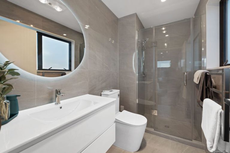 Photo of property in 42b Takutai Avenue, Half Moon Bay, Auckland, 2012