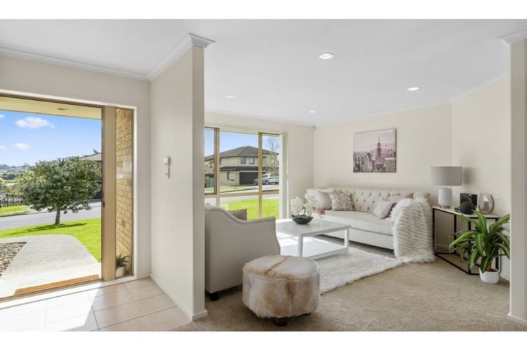 Photo of property in 37 Nimstedt Avenue, Oteha, Auckland, 0632