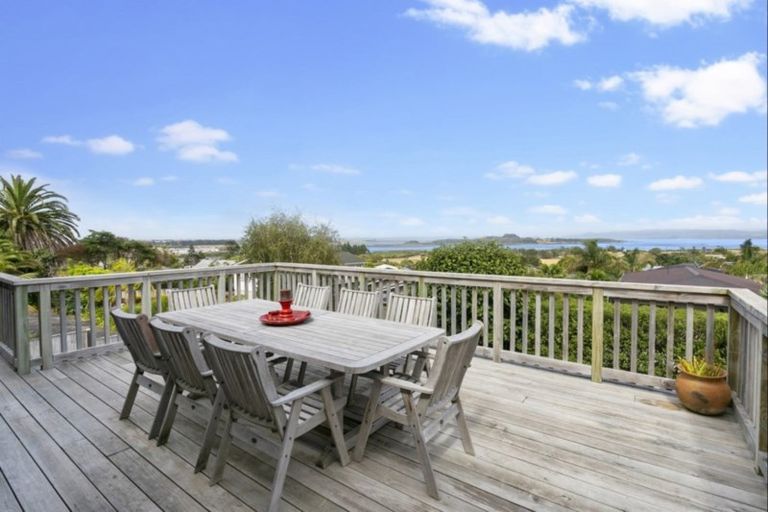 Photo of property in 18 Kanohi Terrace, Mangere Bridge, Auckland, 2022