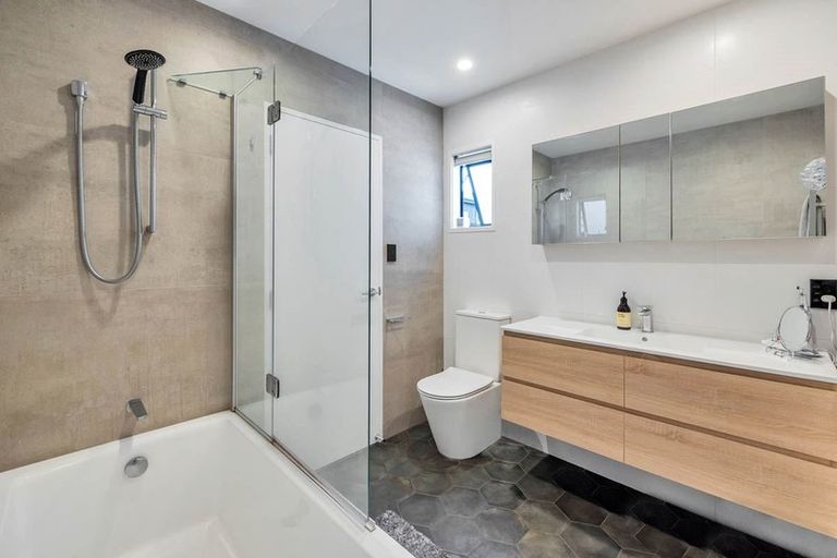 Photo of property in 1/52 Jutland Road, Hauraki, Auckland, 0622