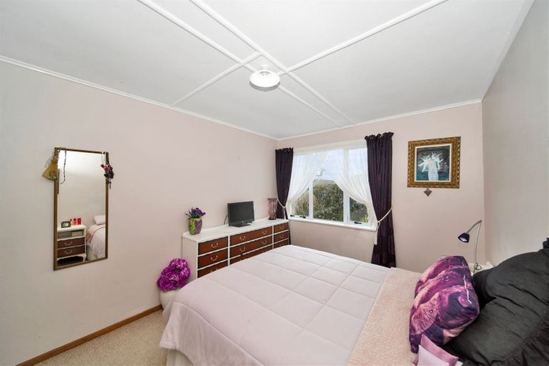 Photo of property in 10 Robbins Crescent, Hawera, 4610