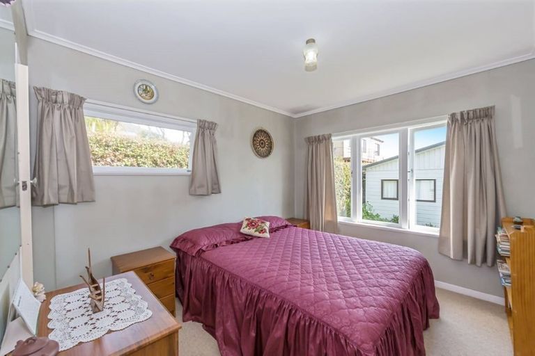 Photo of property in 62 Ocean View Road, Northcote, Auckland, 0627