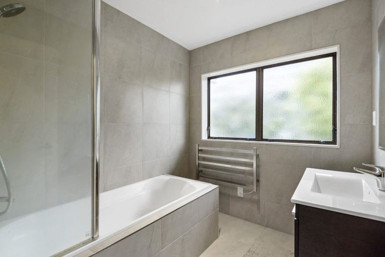 Photo of property in 2/133 Ocean View Road, Hillcrest, Auckland, 0627