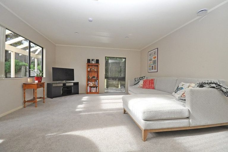 Photo of property in 2/65 Donald Street, Stanmore Bay, Whangaparaoa, 0932