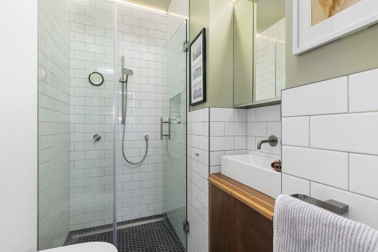 Photo of property in 8 Veronica Street, Brooklyn, Wellington, 6021