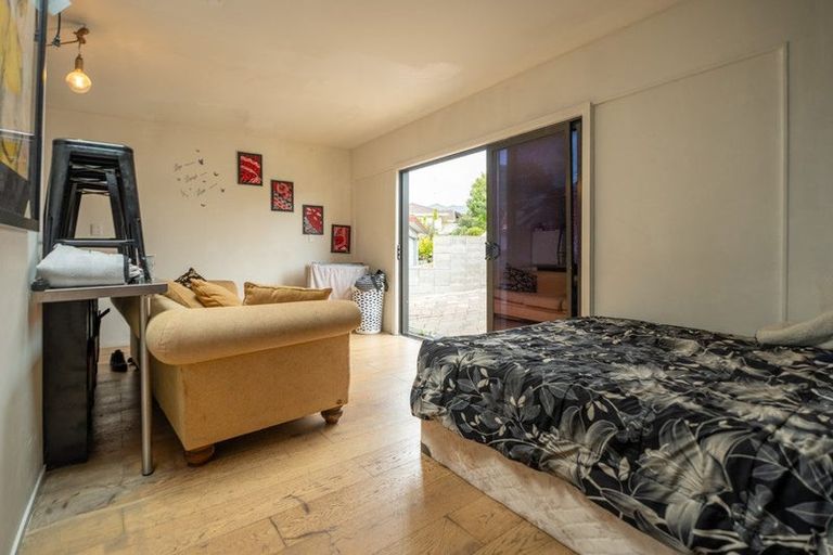 Photo of property in 1/23 Bernleigh Terrace, West Harbour, Auckland, 0618