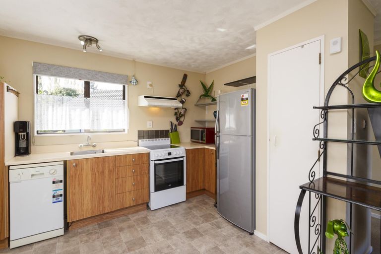Photo of property in 52 Newton Place, Westbrook, Palmerston North, 4412