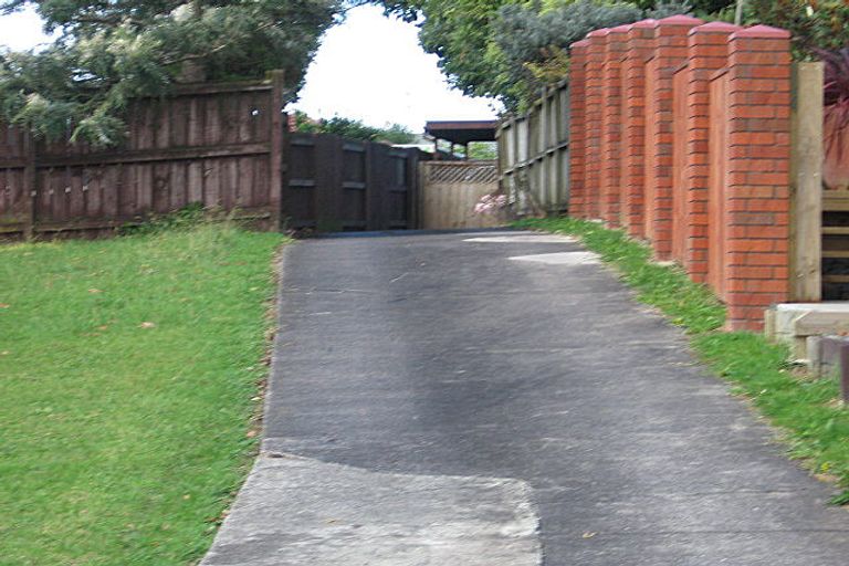 Photo of property in 1/4 Askew Place, Farm Cove, Auckland, 2012