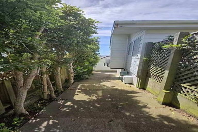 Photo of property in 6 Kekerenga Street, Strathmore Park, Wellington, 6022