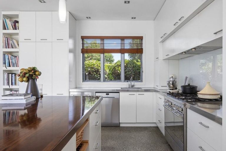 Photo of property in 14 Millbrook Drive, Waiuku, 2683