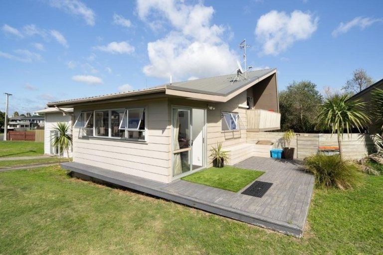 Photo of property in 144 Karewa Parade, Papamoa Beach, Papamoa, 3118