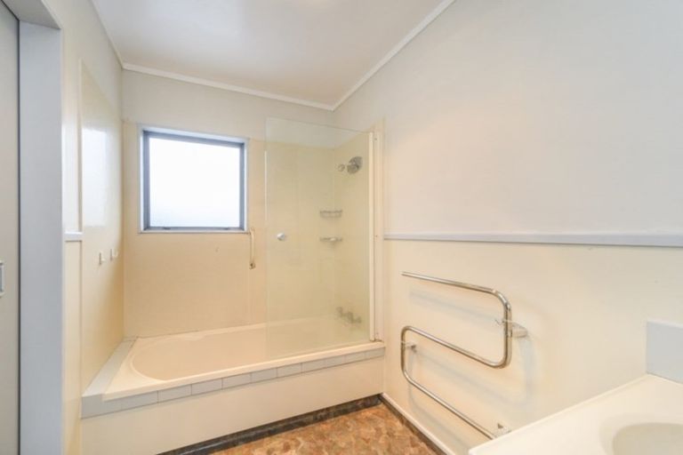 Photo of property in 84 Hillcrest Drive, Kelvin Grove, Palmerston North, 4414