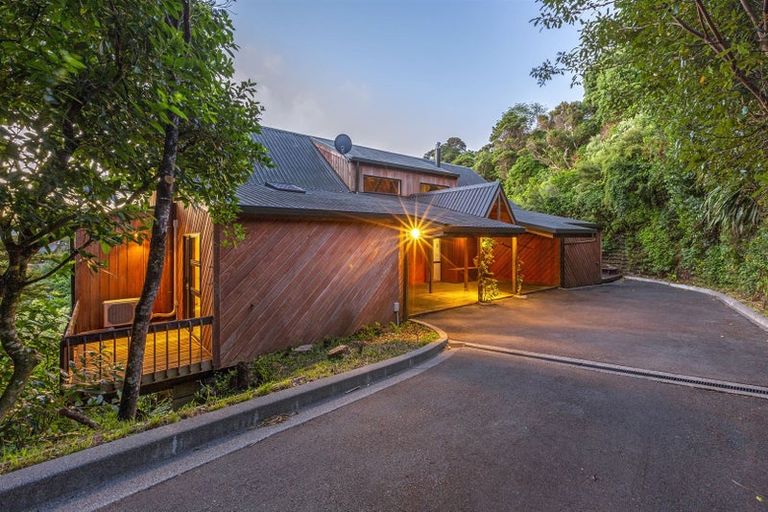 Photo of property in 30 Ngaumatau Road, Point Howard, Lower Hutt, 5013