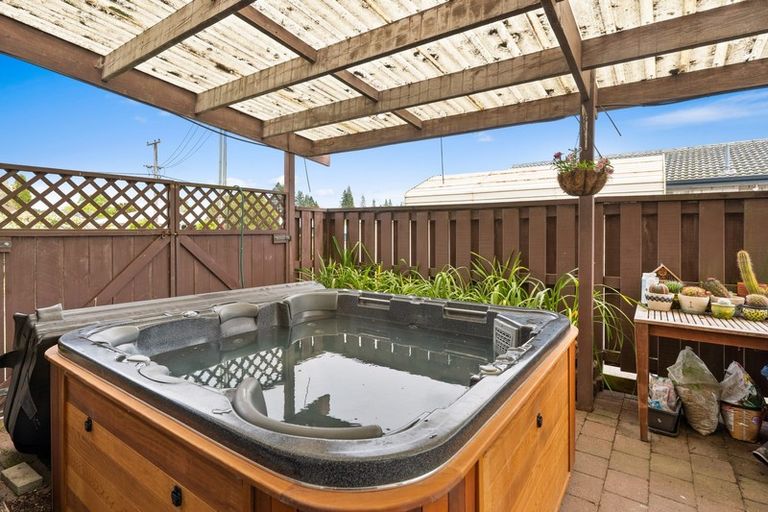 Photo of property in 28 Iles Road, Lynmore, Rotorua, 3010