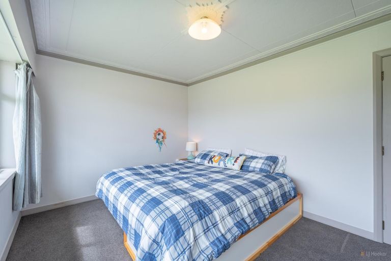 Photo of property in 30 Timaru Road, Waimate, 7924