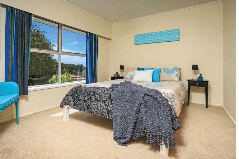 Photo of property in 12 Coubray Place, Botany Downs, Auckland, 2010