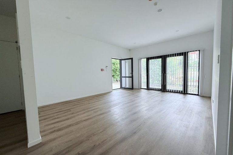 Photo of property in 152 Triangle Road, Massey, Auckland, 0614