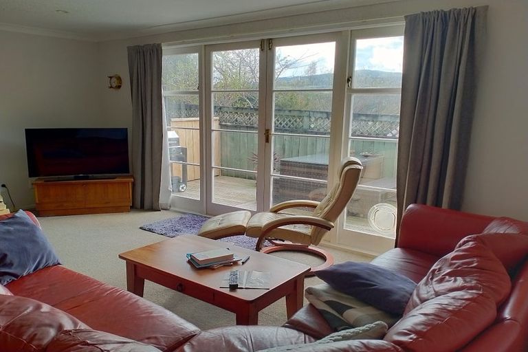 Photo of property in 30 Manor Drive, Stokes Valley, Lower Hutt, 5019